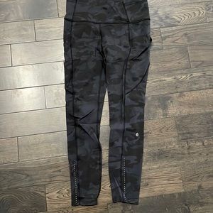 Lululemon fast and free camo leggings size 6, 25in inseam